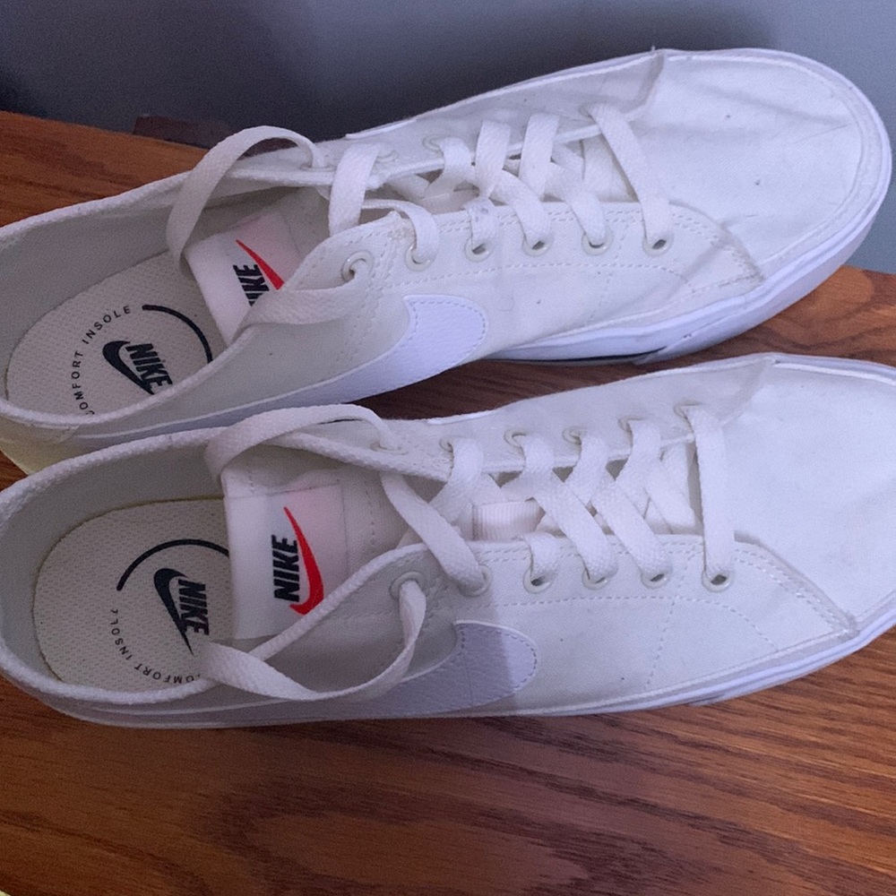 Nike legacy canvas shoes